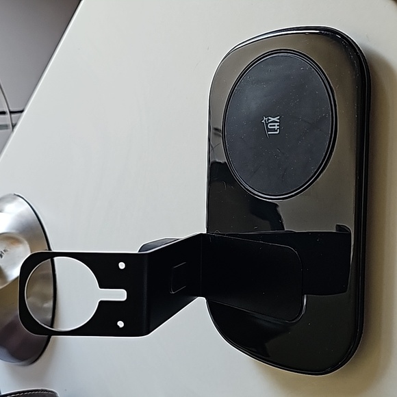 LAX DC 5V / 2A DC 9V / 1.67A Fast Wireless Charger for Apple iwatch/ Phone. - Picture 1 of 12